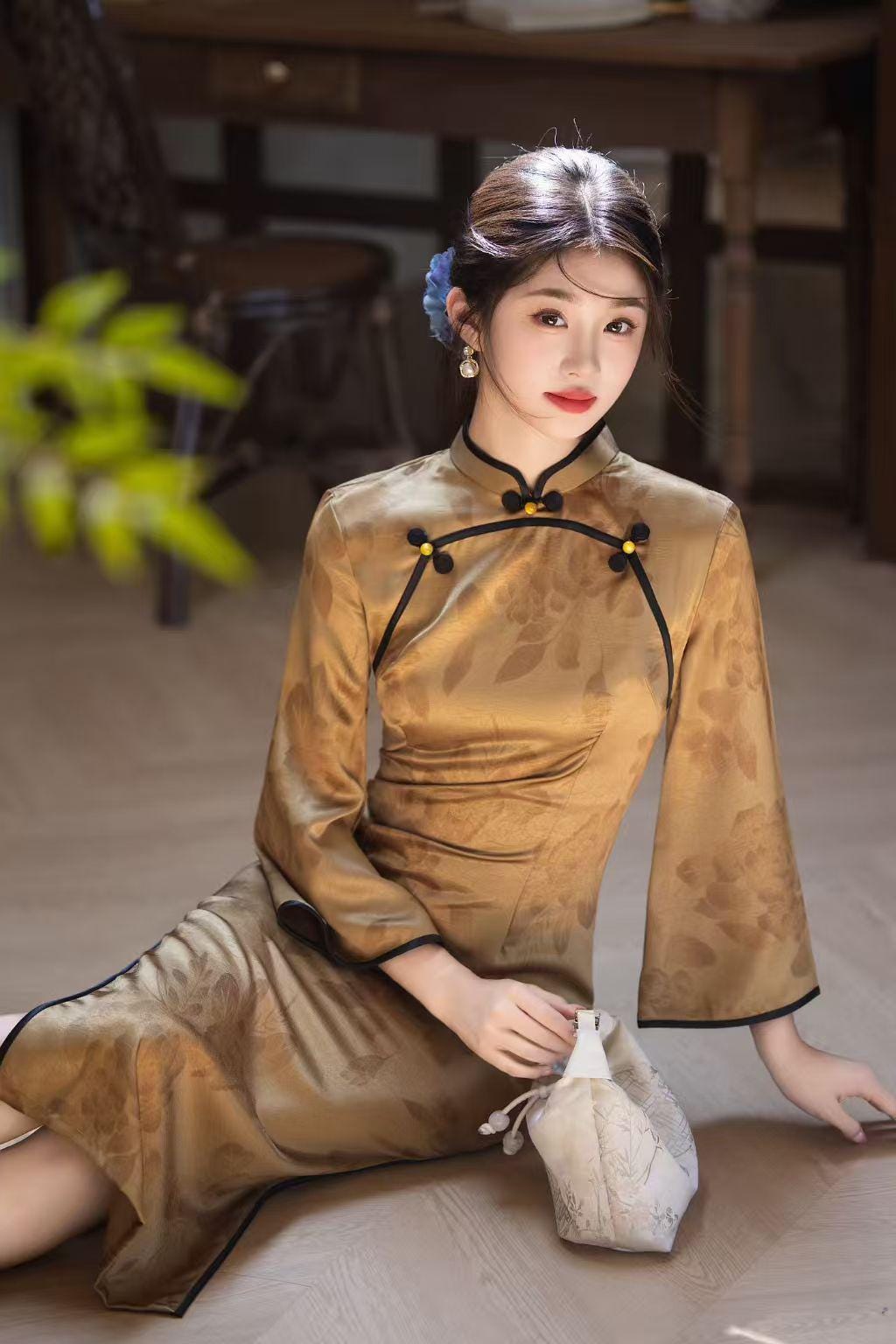 Women's Gold Vintage Velvet Qipao Cheongsam Dress – additional product view