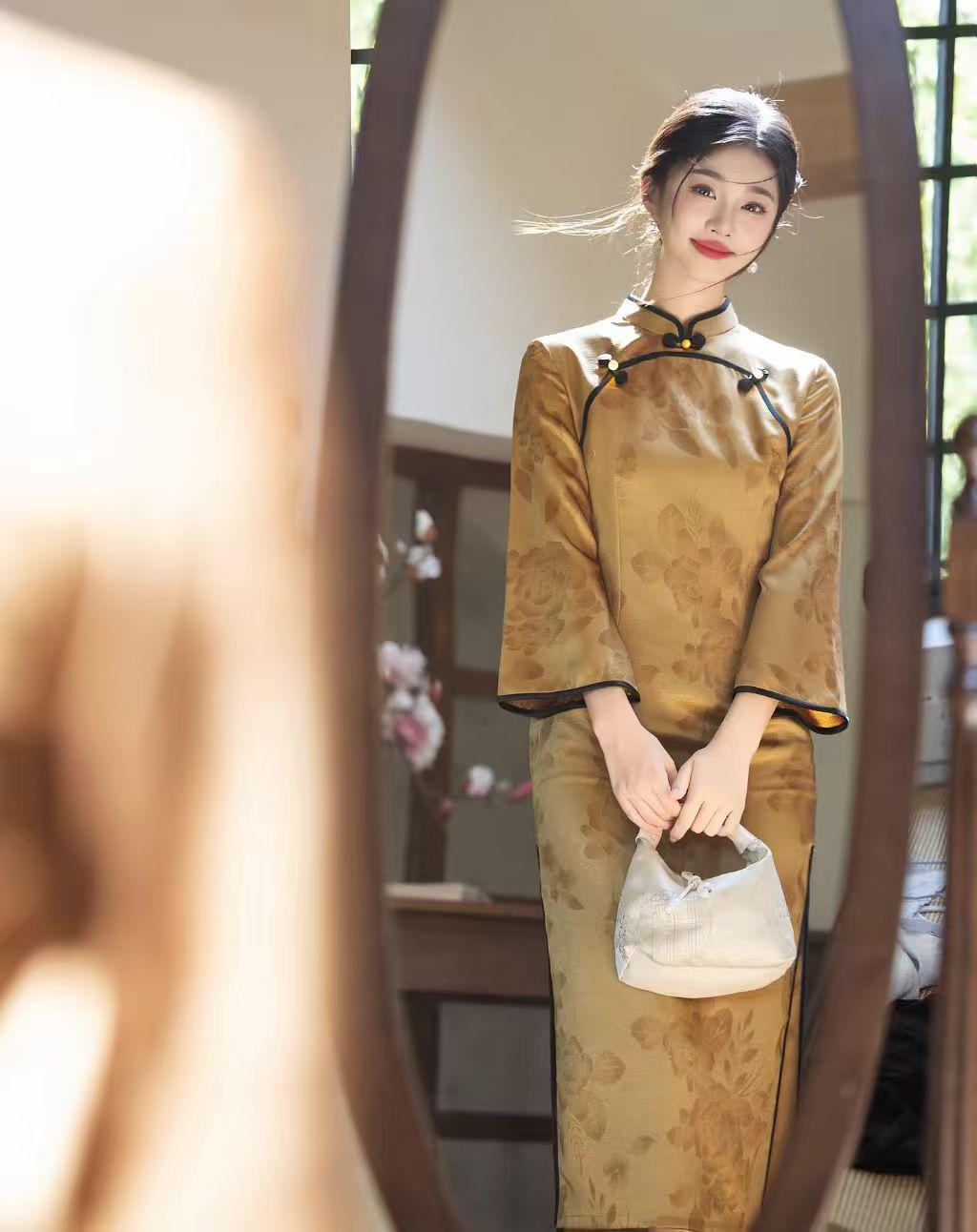 Women's Gold Vintage Velvet Qipao Cheongsam Dress – additional product view