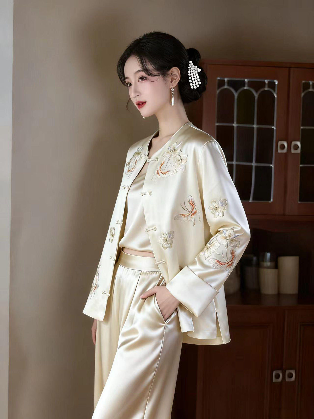 Women's Elegant Chinese Tang Jacket – Velvet – additional product view