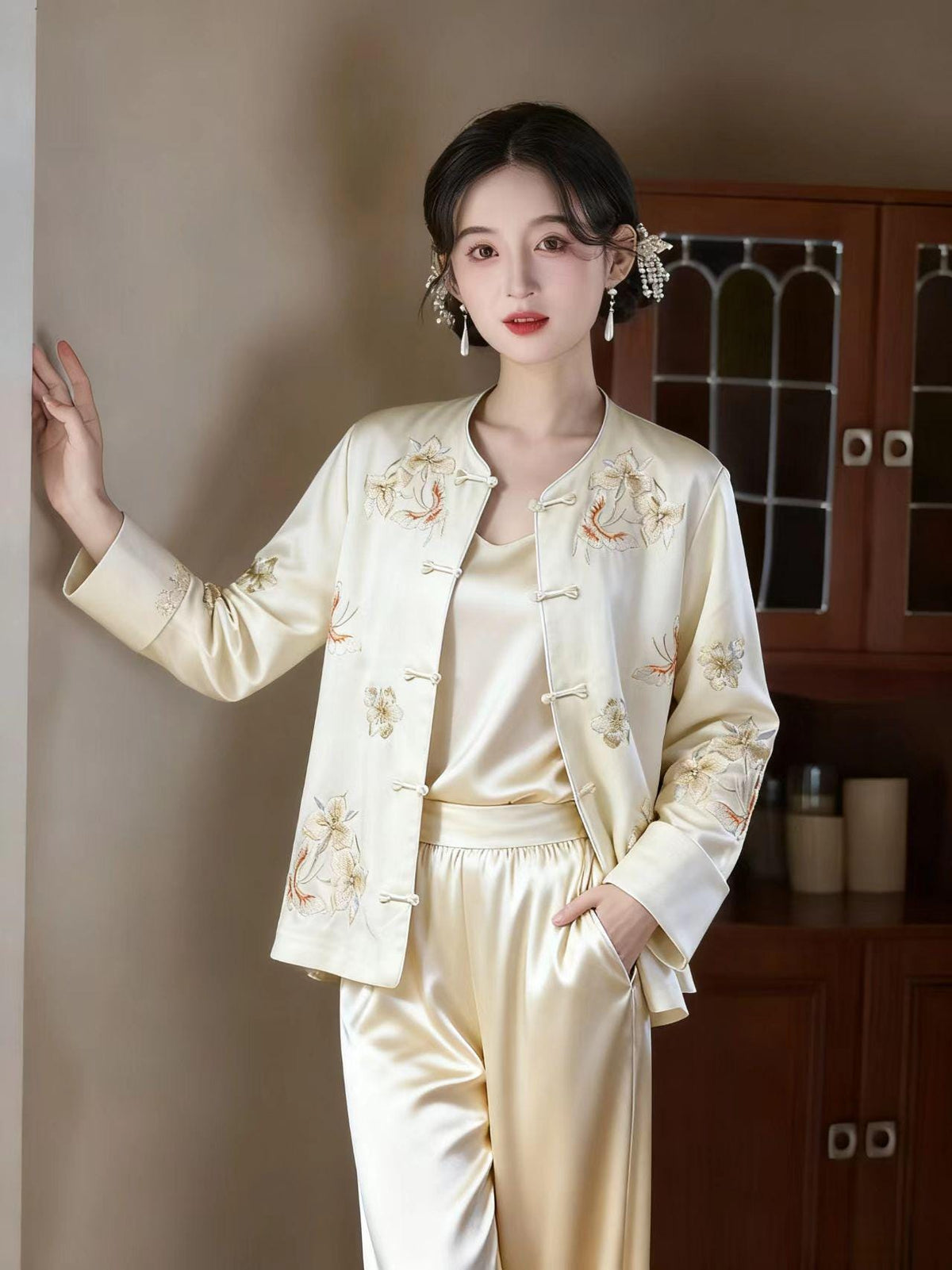 Women's Elegant Chinese Tang Jacket – Velvet – additional product view