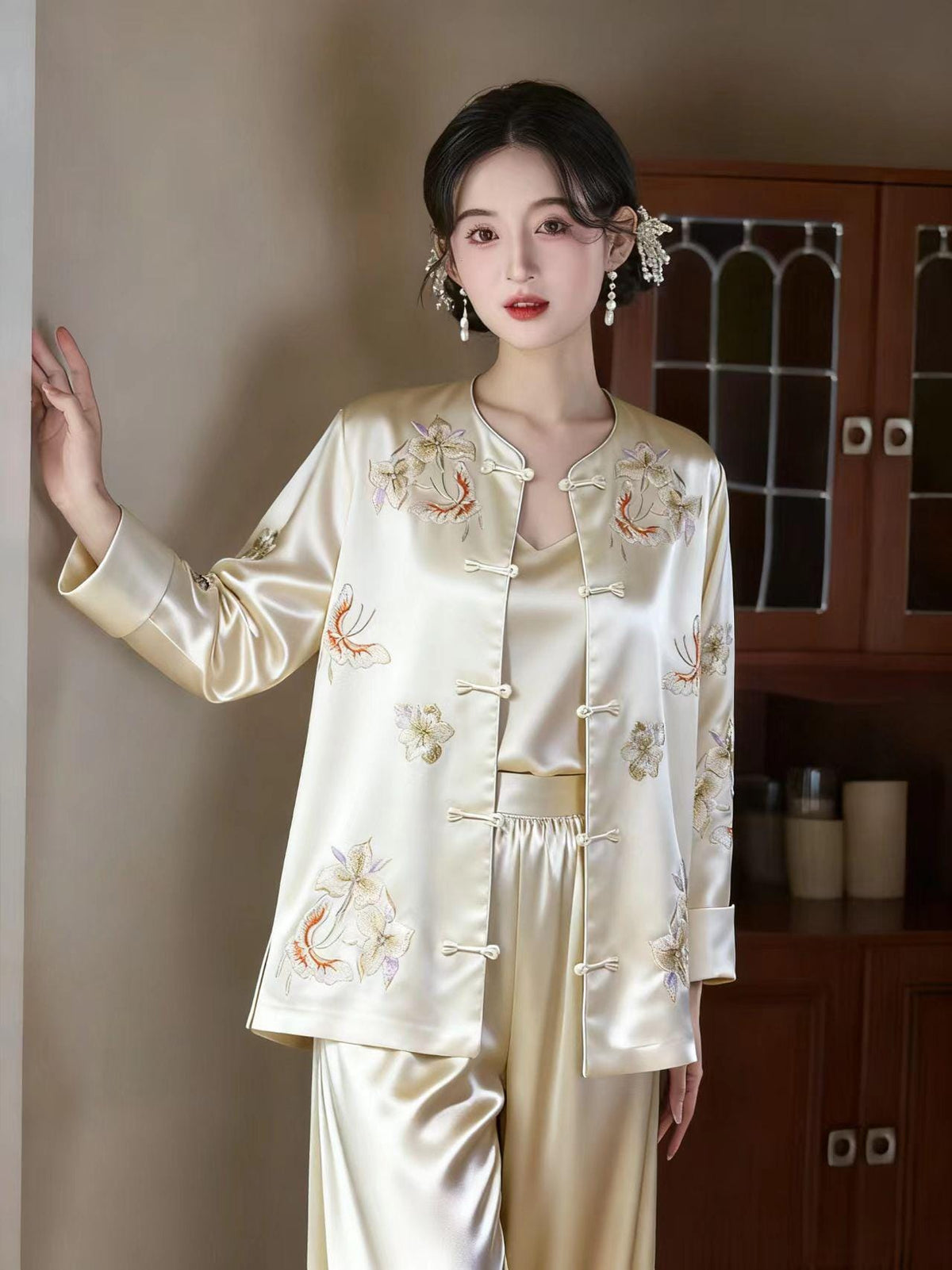 Women's Elegant Chinese Tang Jacket – Velvet – additional product view
