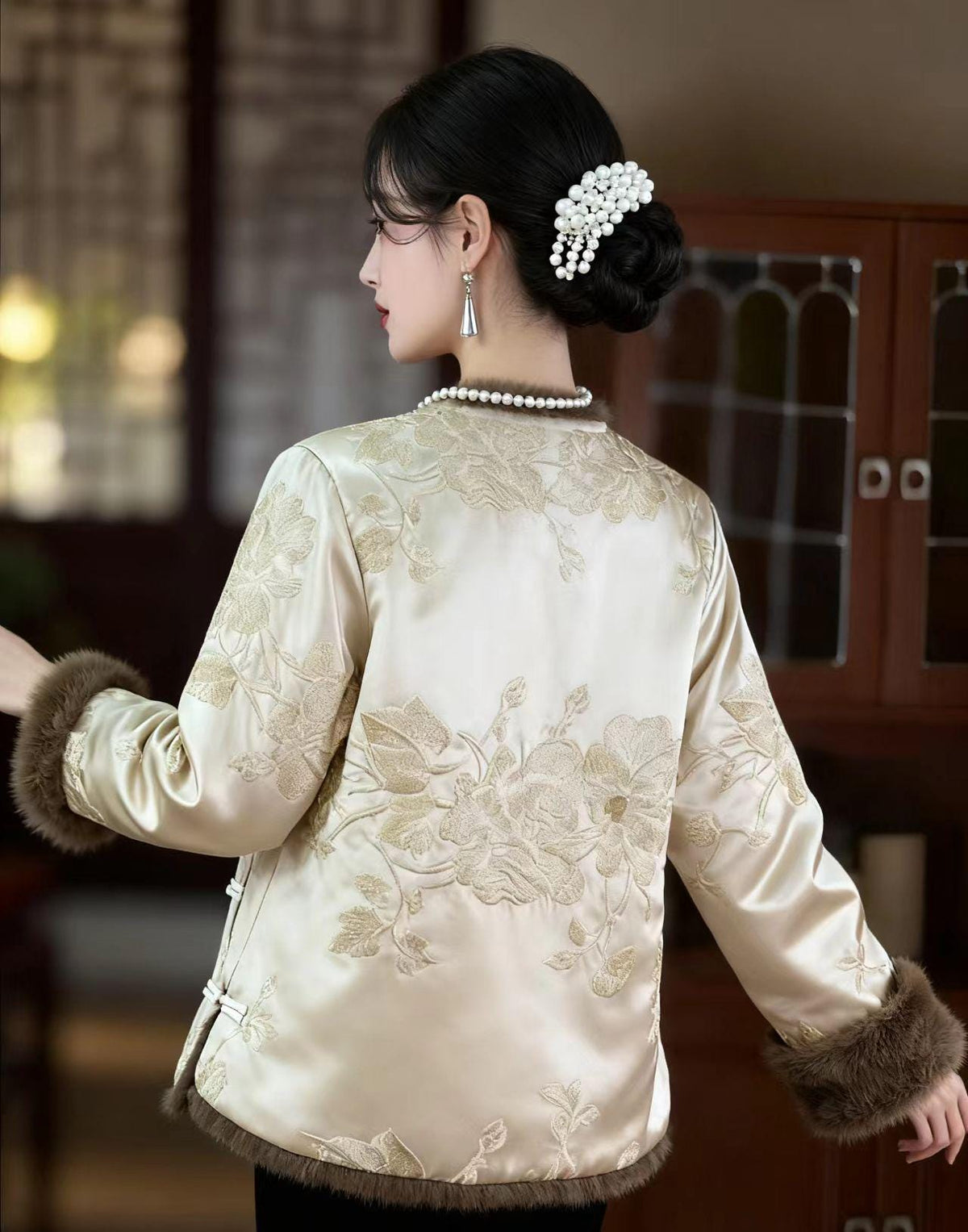 Women's Floral Silk Chinese Tang Jacket – Long Sleeve – additional product view