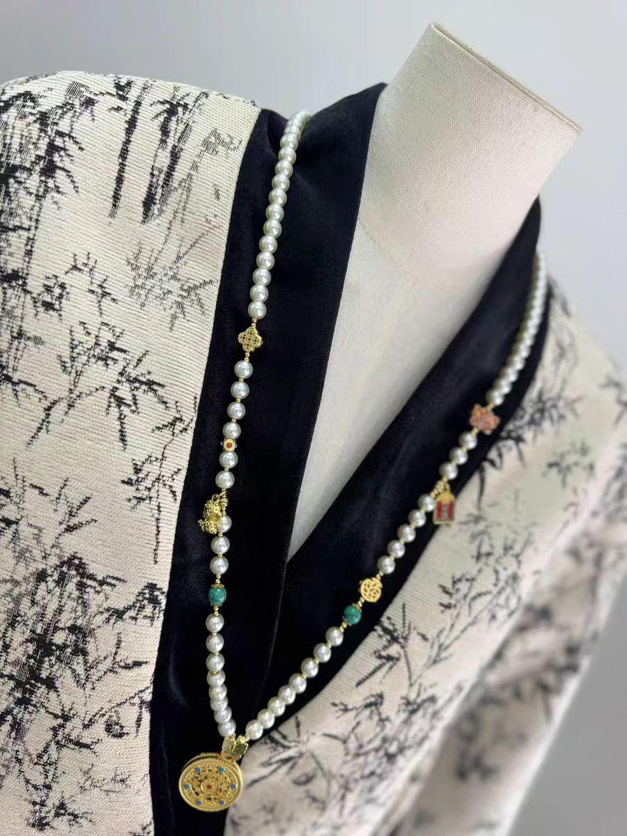 Women's Elegant Silk Chinese Tang Jacket – additional product view