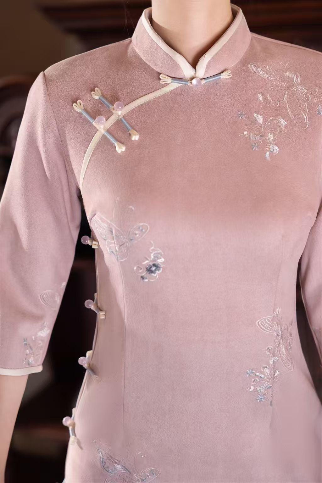 Pink Brocade Qipao Dress with Lace Cuffs – additional product view