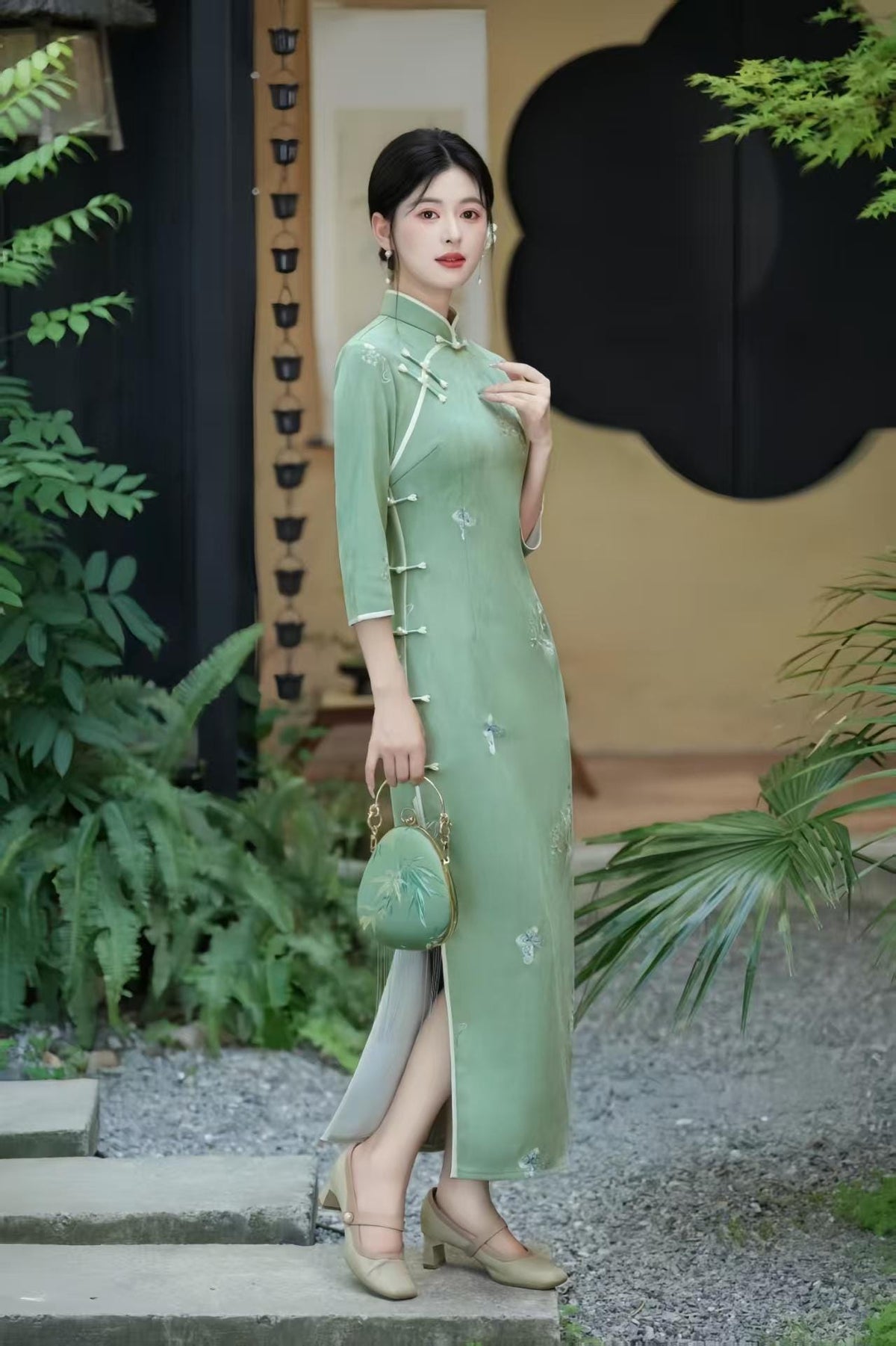 Women's Green Floral Qipao Cheongsam Dress – Embroidered – additional product view