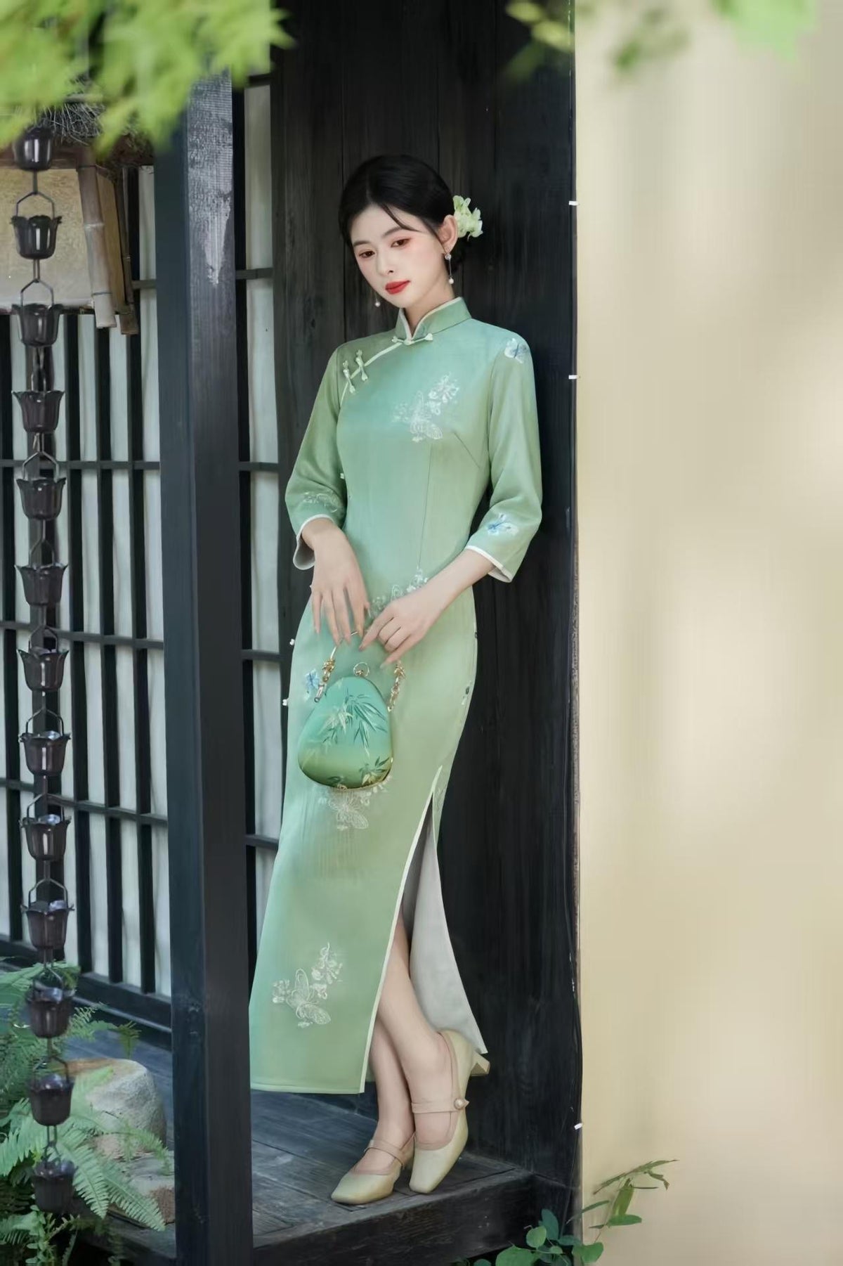 Women's Green Floral Qipao Cheongsam Dress – Embroidered – additional product view