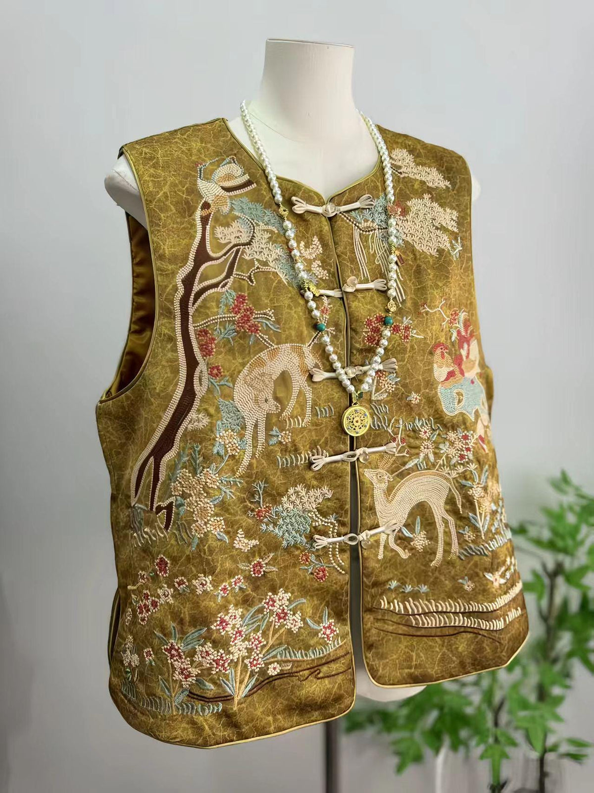 Embroidered Vintage Chinese Style Vest – Velvet – additional product view
