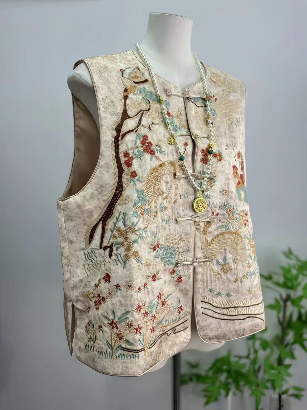 Embroidered Vintage Chinese Style Vest – Velvet – additional product view
