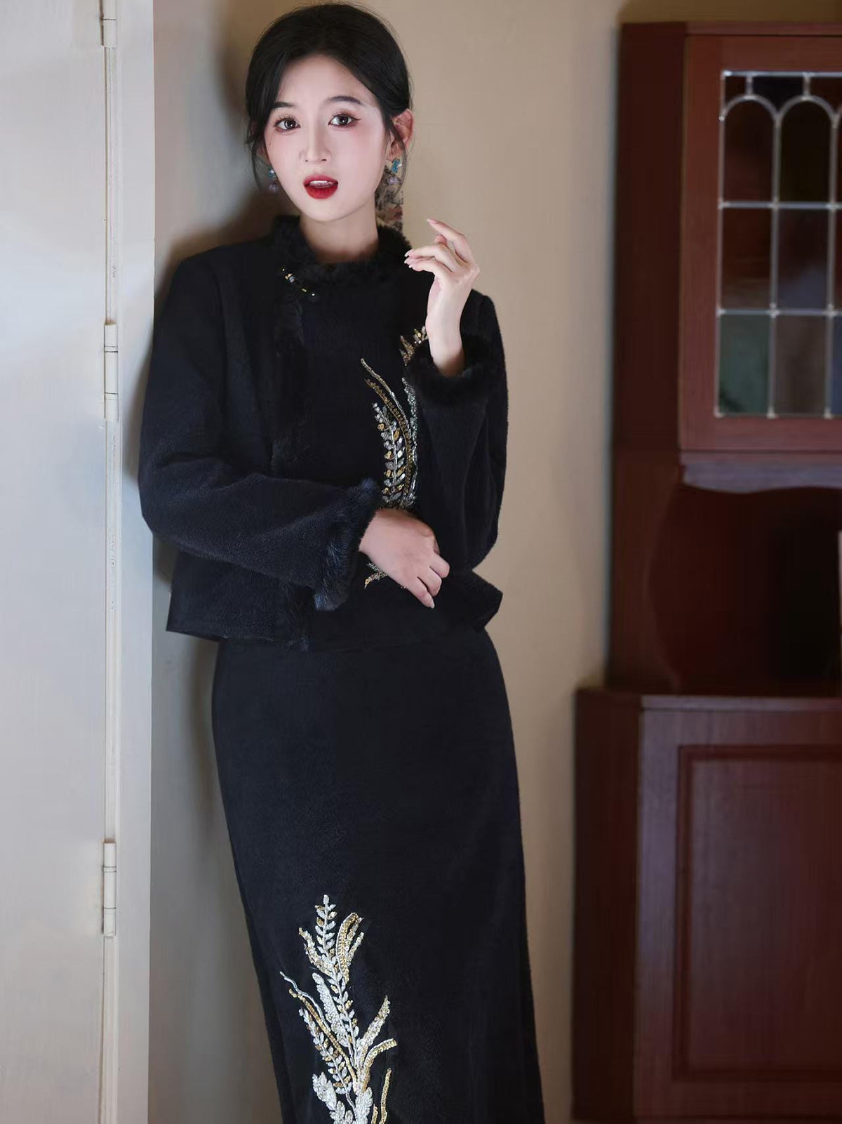 Women's Elegant Velvet Modern Chinese Two-Piece Set – additional product view