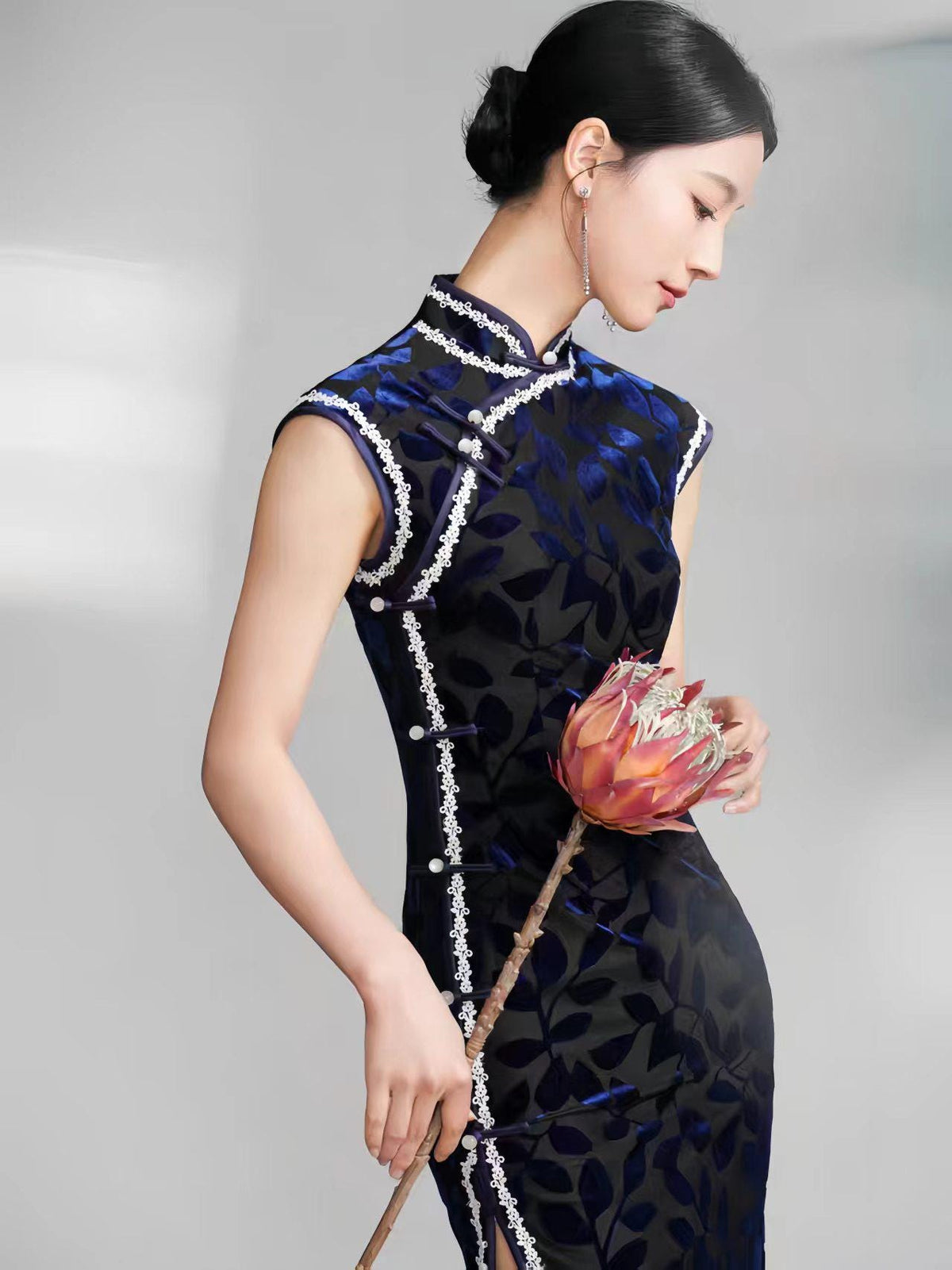 Women's Elegant Velvet Qipao Cheongsam Dress – Maxi – additional product view