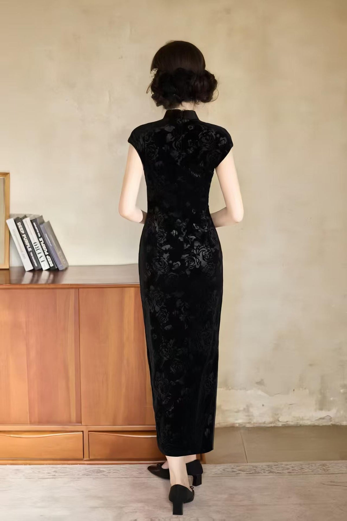 Women's Black Elegant Velvet Qipao Cheongsam Dress – Maxi Fitted – additional product view