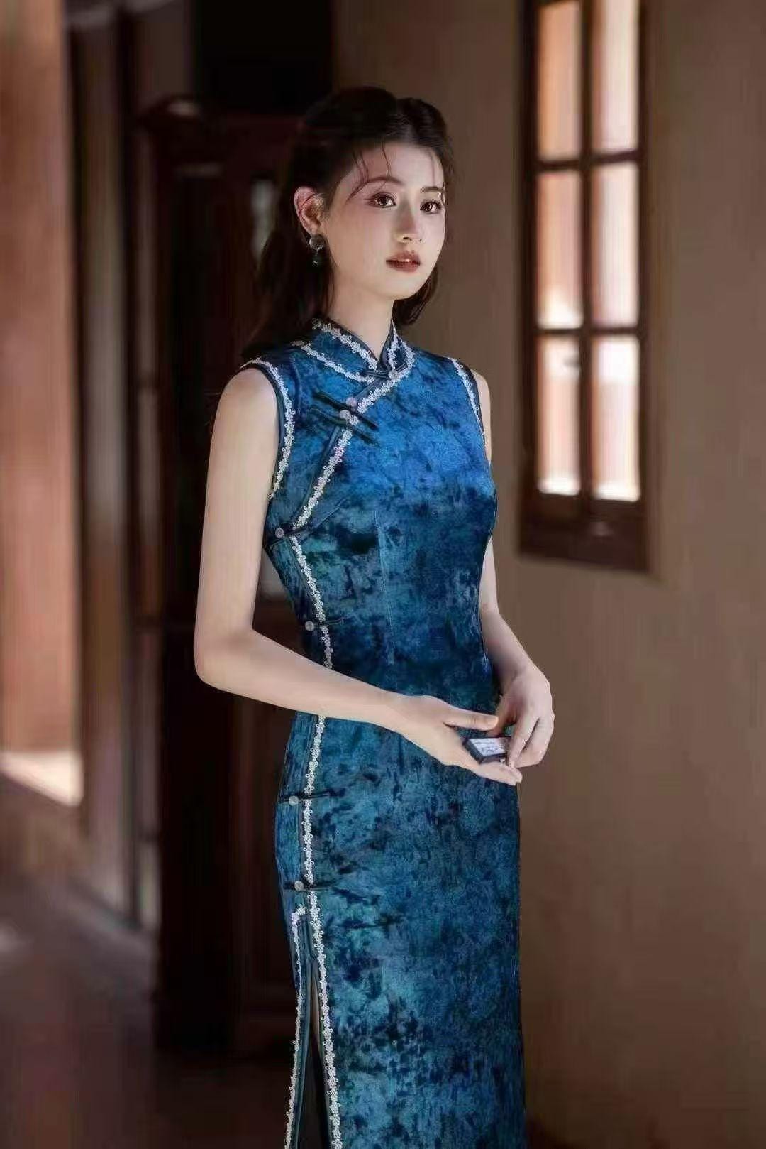 Women's Blue Elegant Velvet Qipao Cheongsam Dress – additional product view