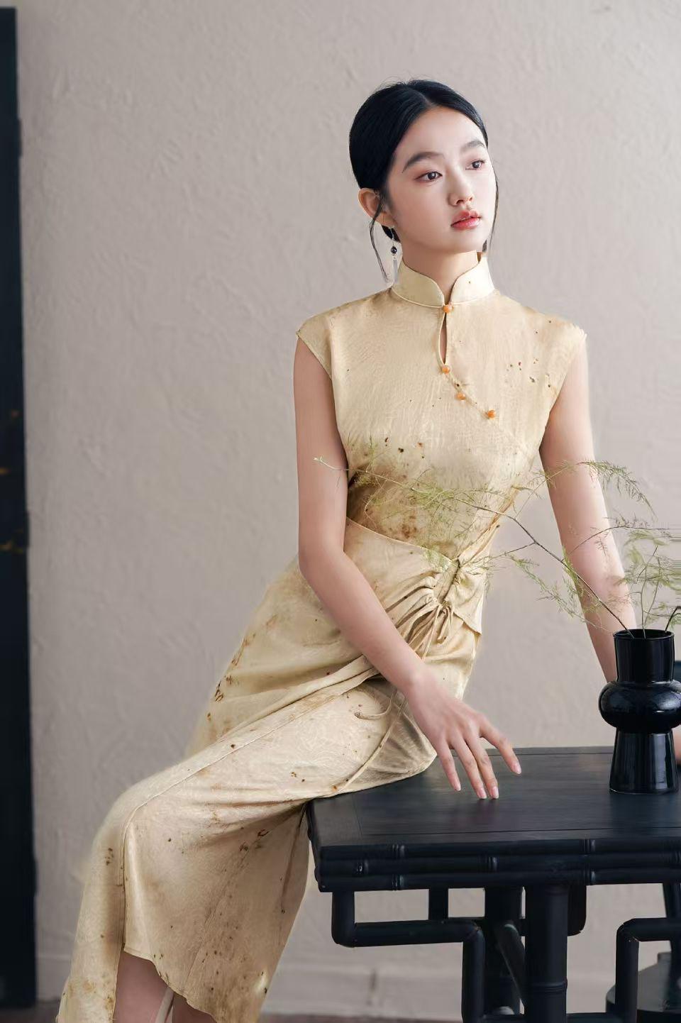 Women's Jacquard Qipao Cheongsam Dress – Beige Sleeveless