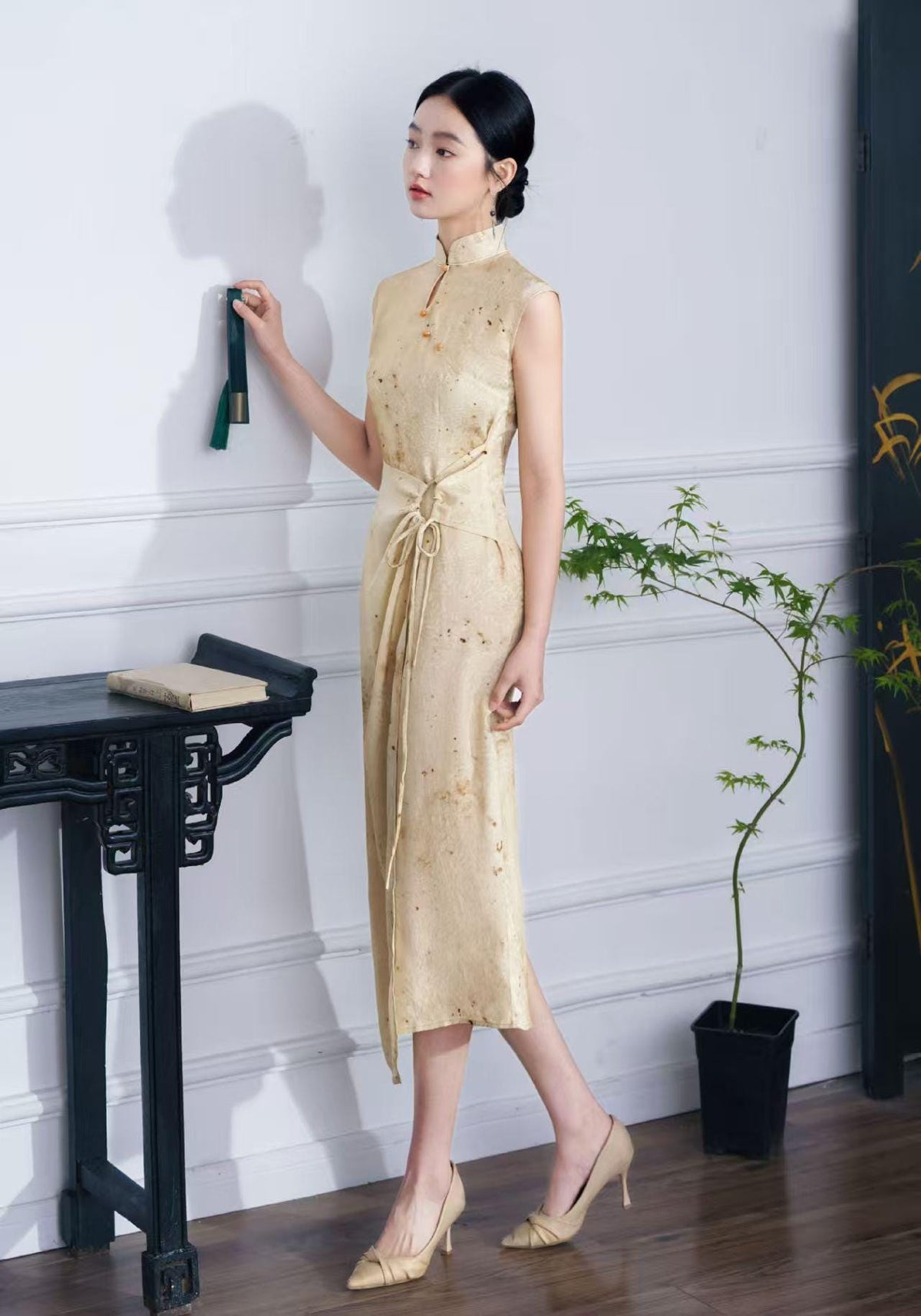 Women's Jacquard Qipao Cheongsam Dress – Beige Sleeveless – additional product view