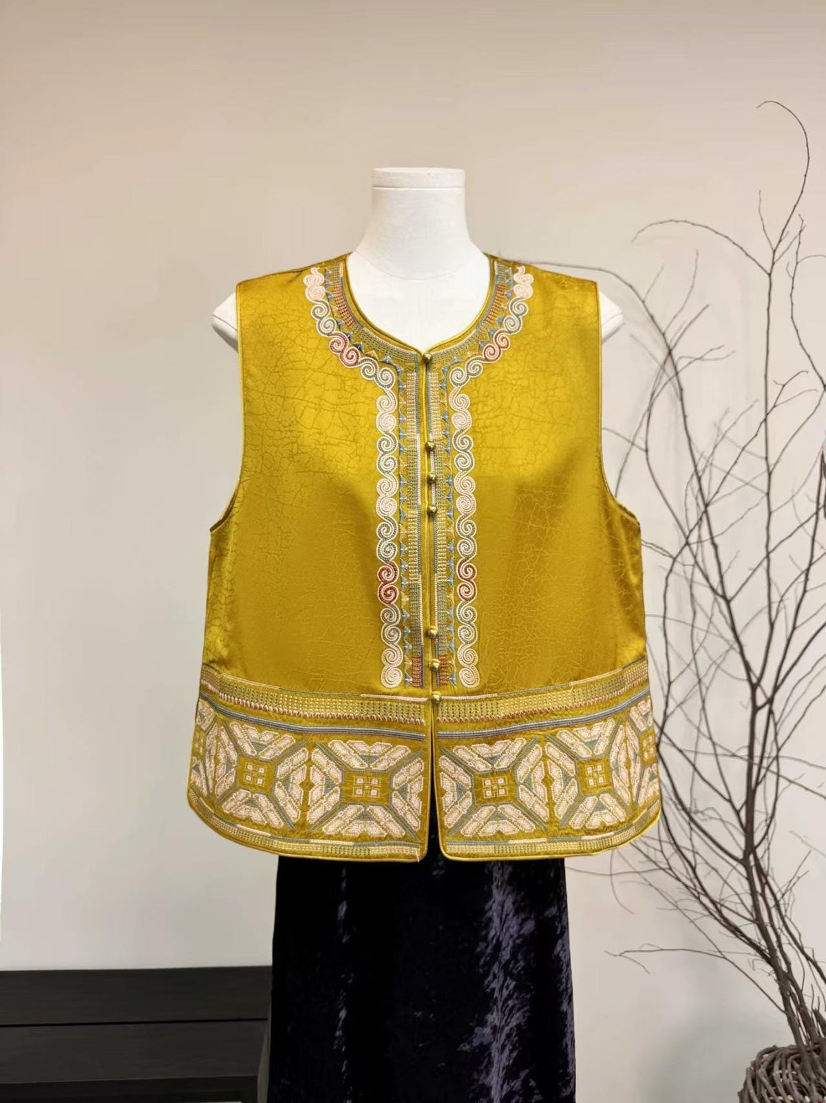 Embroidered Vintage Chinese Style Vest – additional product view