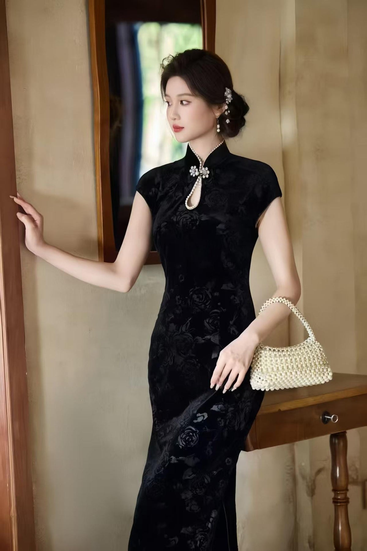 Women's Black Elegant Velvet Qipao Cheongsam Dress – Maxi Fitted