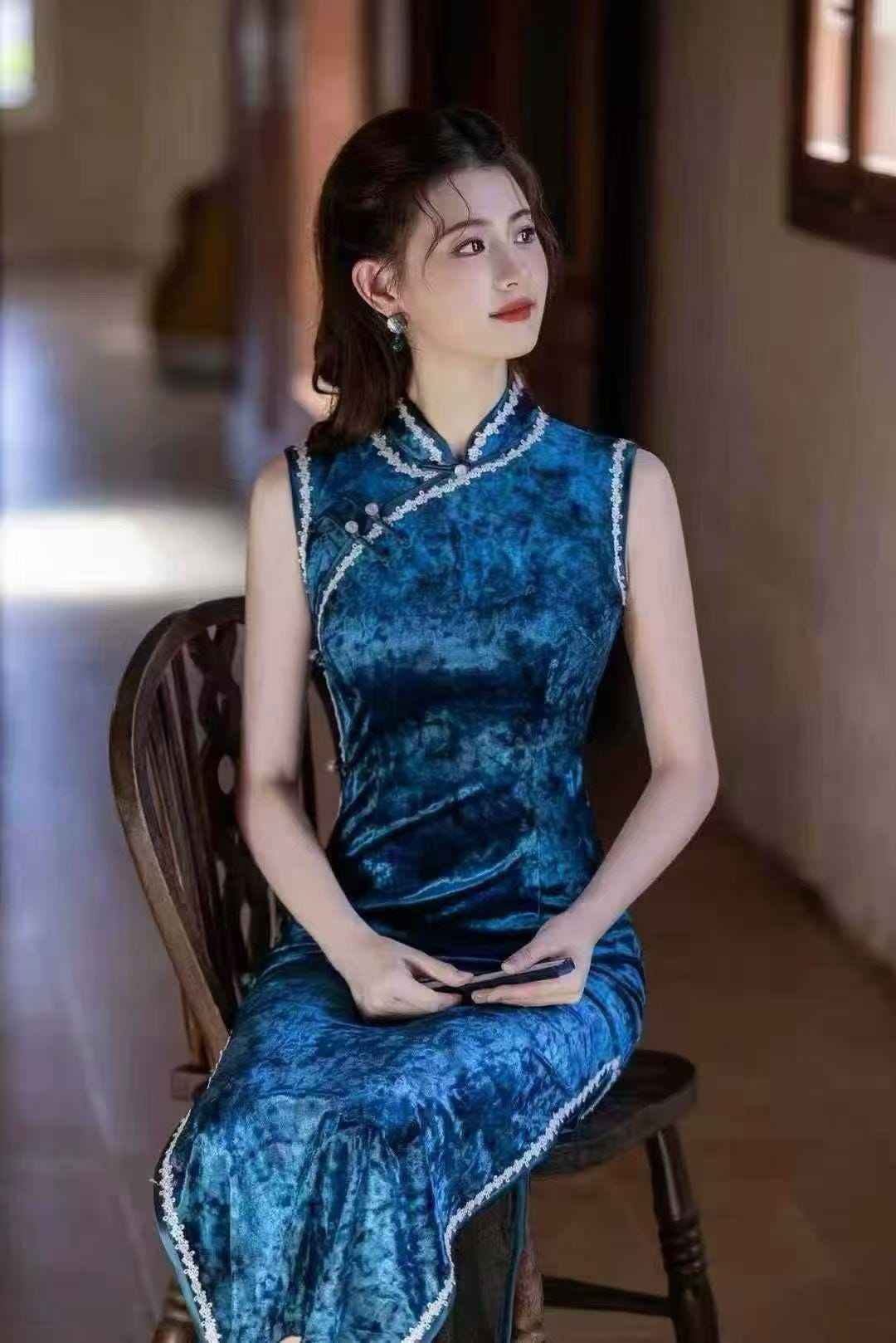 Women's Blue Elegant Velvet Qipao Cheongsam Dress – additional product view