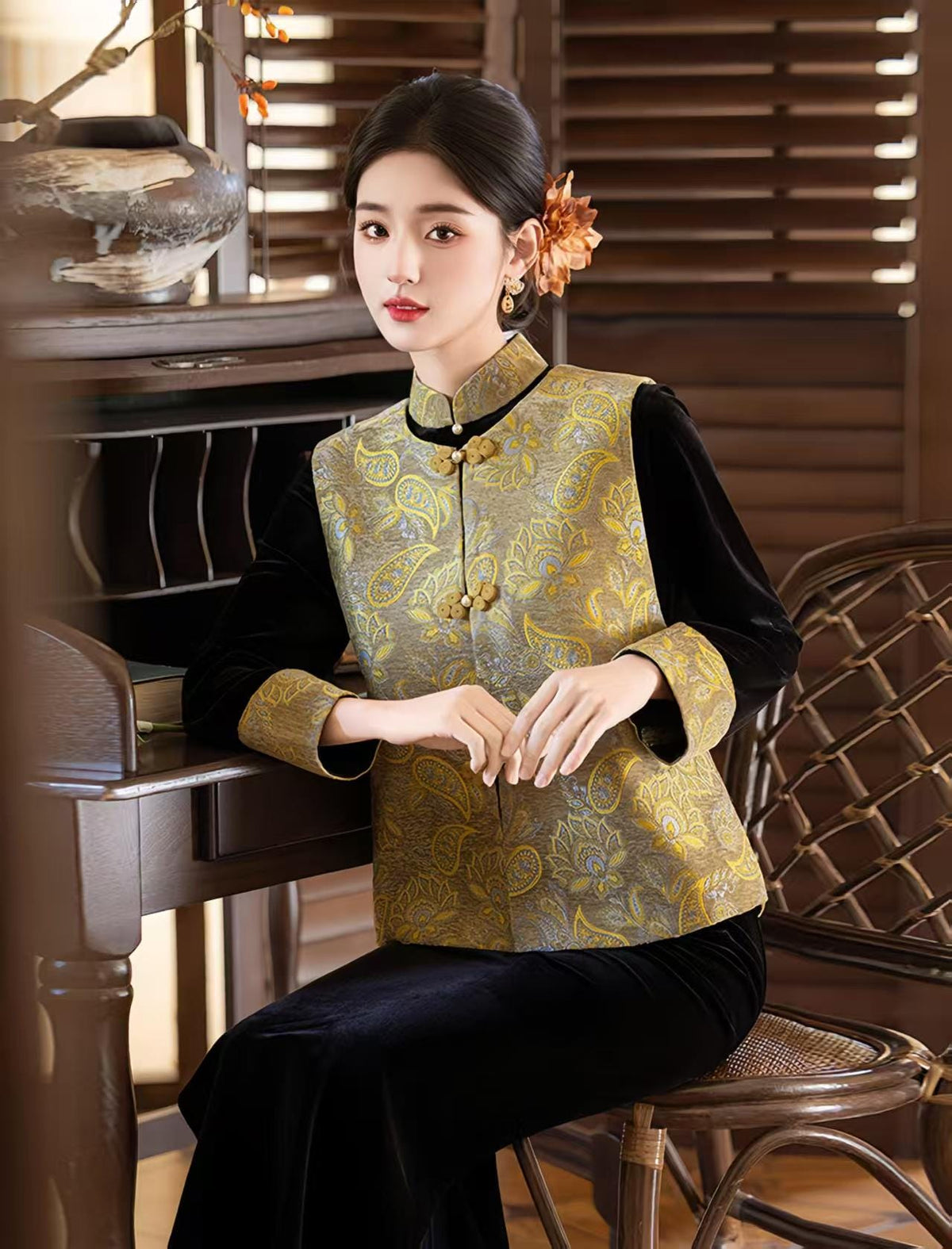 Women's Black Elegant Velvet Modern Chinese Two-Piece Set – additional product view