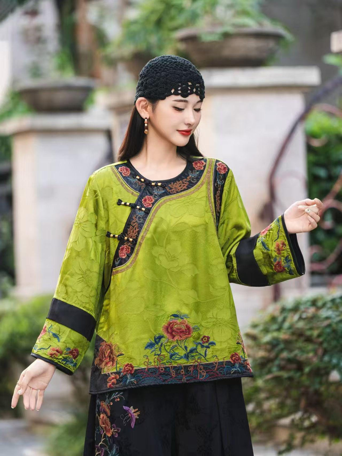 Women's Embroidered Chinese Style Blouse – additional product view