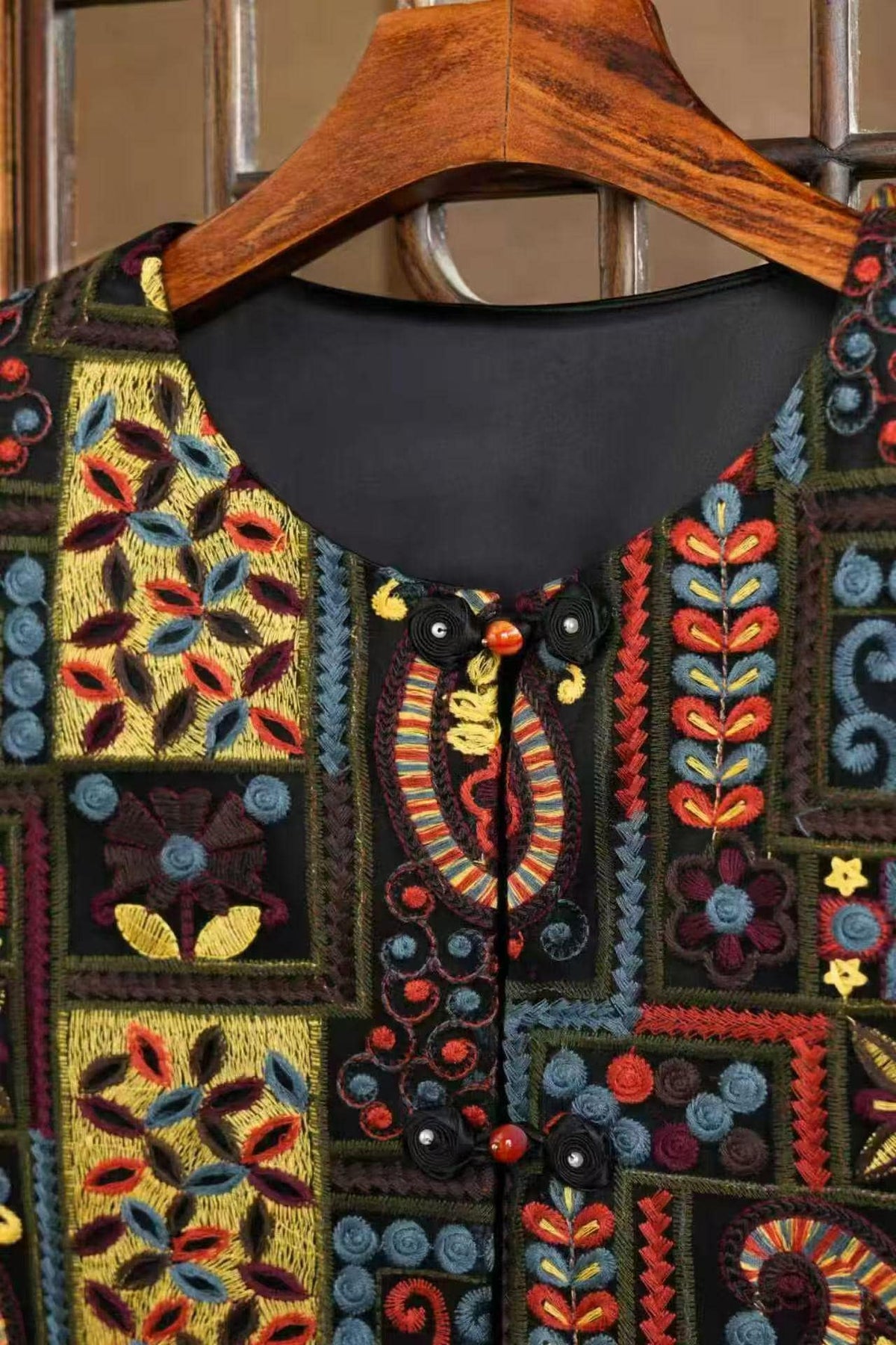 Women's Embroidered Chinese Tang Jacket – Sleeveless – additional product view
