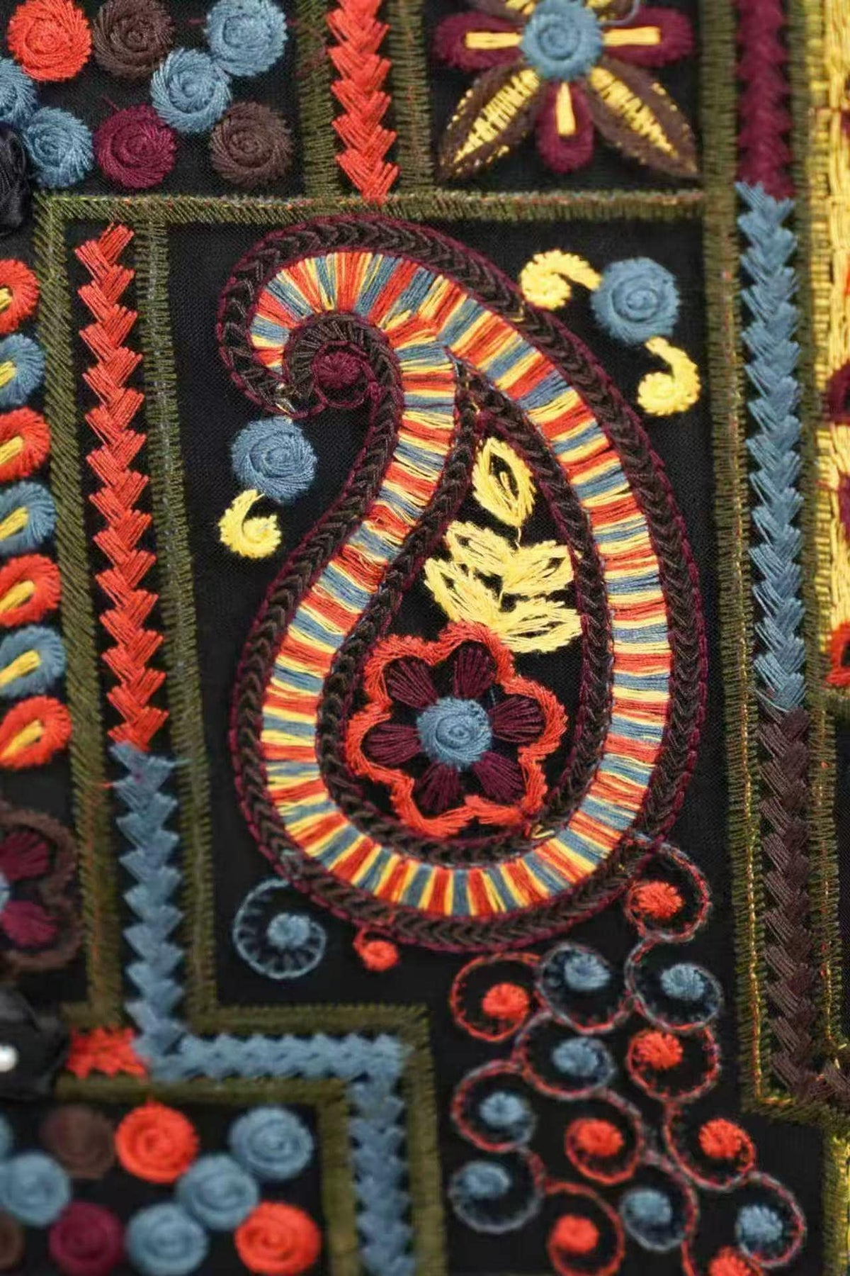 Women's Embroidered Chinese Tang Jacket – Sleeveless – additional product view