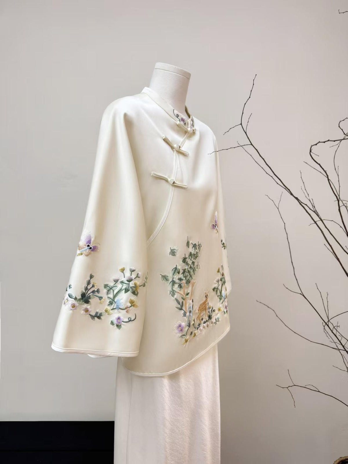 Women's Embroidered Chinese Style Blouse – Deer – additional product view