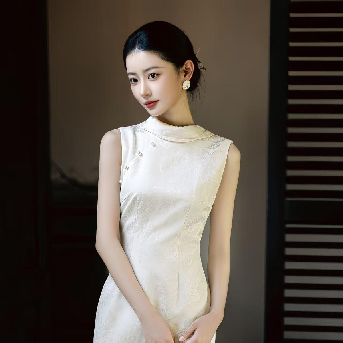 Women's White Elegant Qipao Cheongsam Dress – Fitted – additional product view