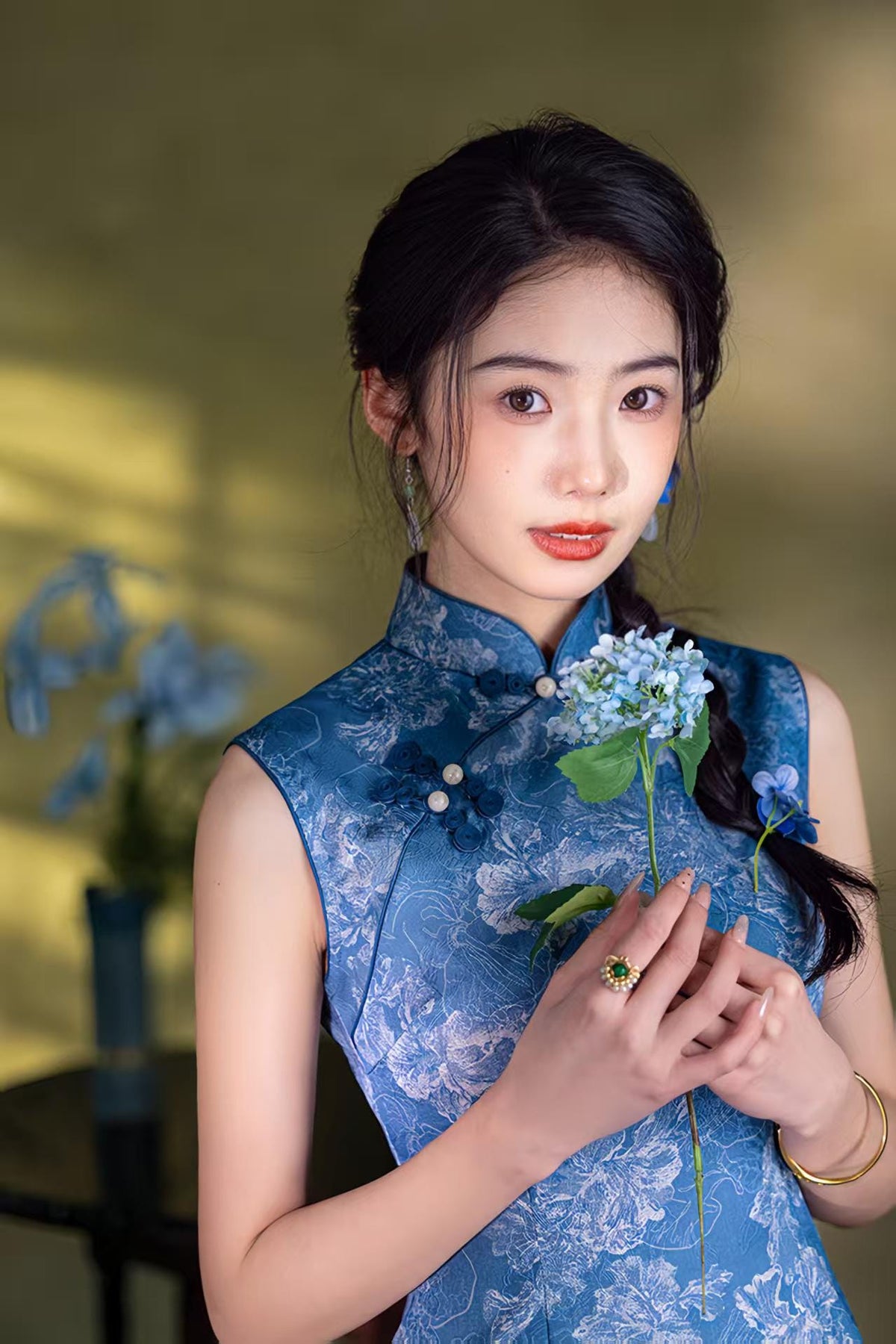 Women's Blue Floral Qipao Cheongsam Dress – Sleeveless Fitted – additional product view