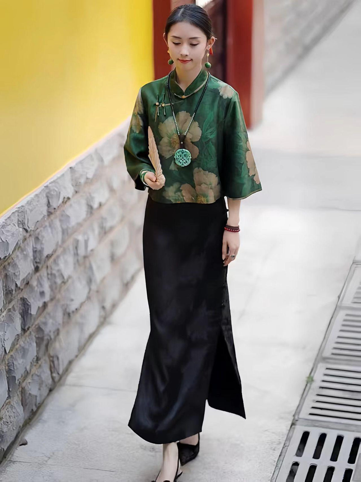 Green Xiangyun Silk Qipao Two-Piece Set – additional product view