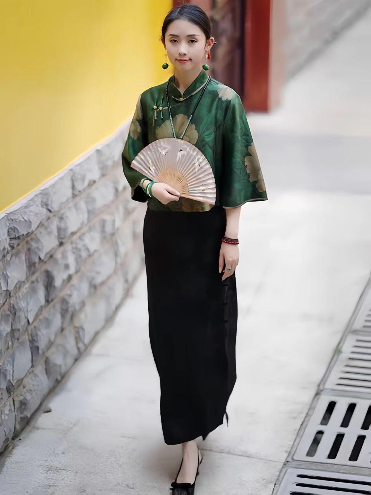 Green Xiangyun Silk Qipao Two-Piece Set – additional product view