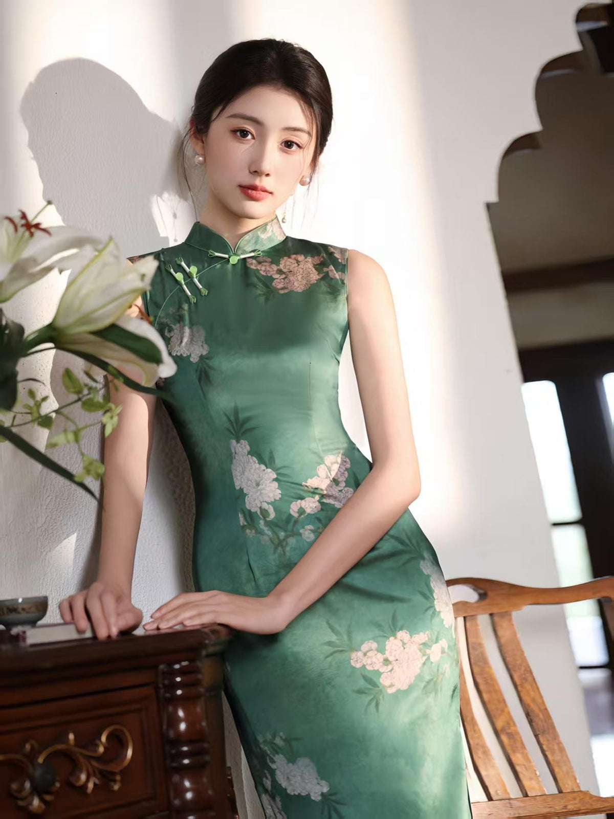 Women's Green Floral Satin Qipao Cheongsam Dress – Sleeveless Maxi