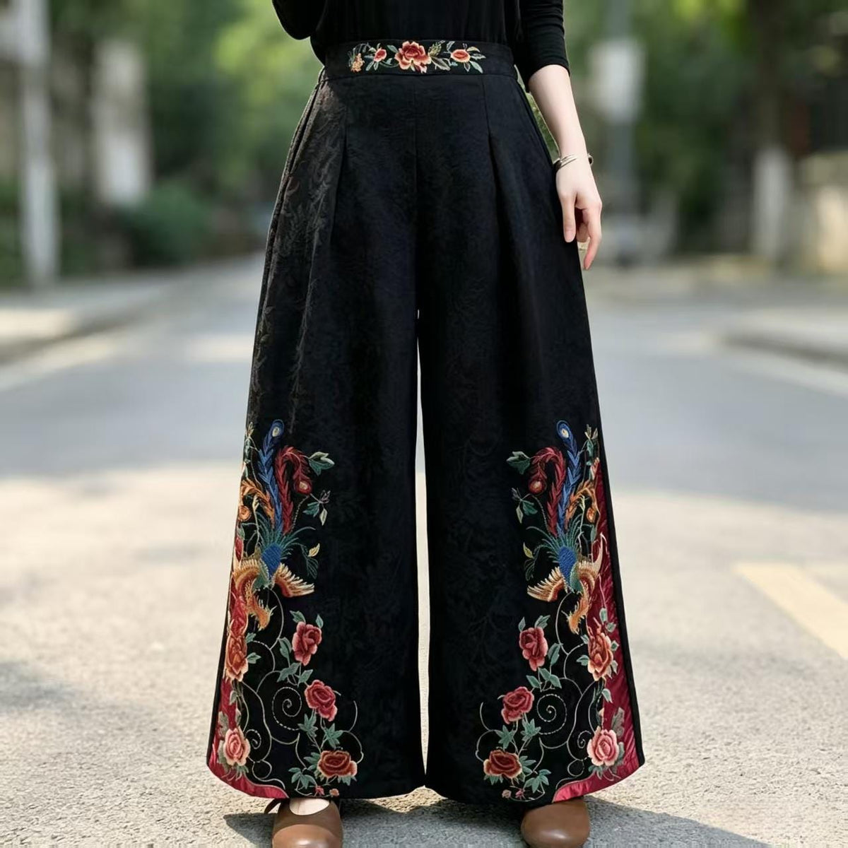 Women's Floral Embroidered Vintage Chinese Style Wide-Leg Pants – additional product view
