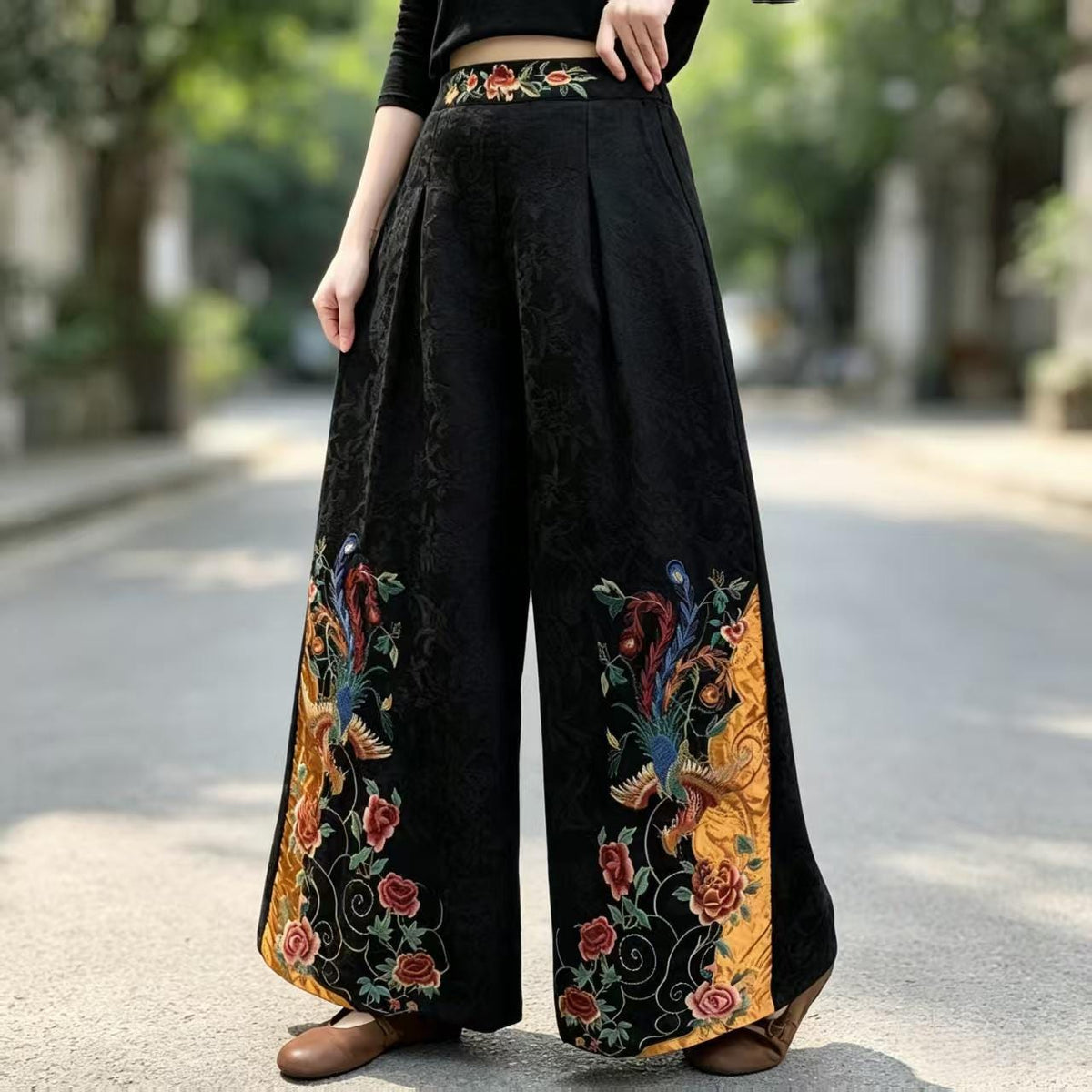 Women's Floral Embroidered Vintage Chinese Style Wide-Leg Pants – additional product view